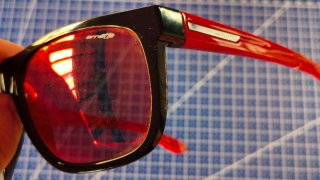 Gafas de Sol Arnette Negras y Rojas