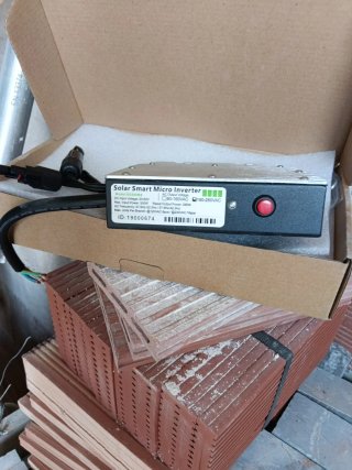 Micro inversor solar 300 w con wifi.