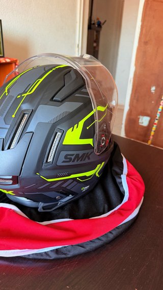 Casco Integral Negro y Amarillo