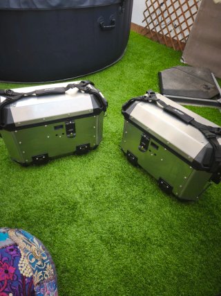 Maletas GIVI Trekker Alaska + Anclajes Voge 900dsx