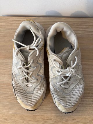 Zapatillas Adidas Ozweego Doradas Blancas