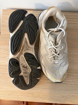 Zapatillas Adidas Ozweego Doradas Blancas