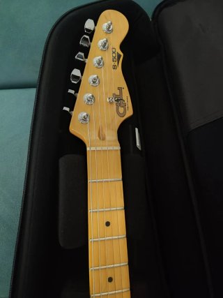 Guitarra G&L S500