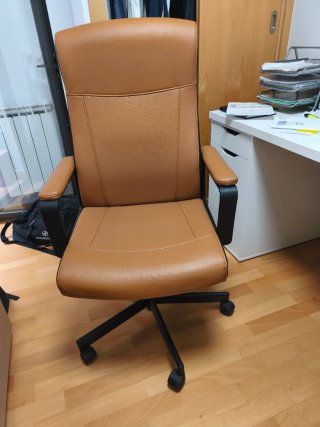 Silla de oficina ergonómica marrón