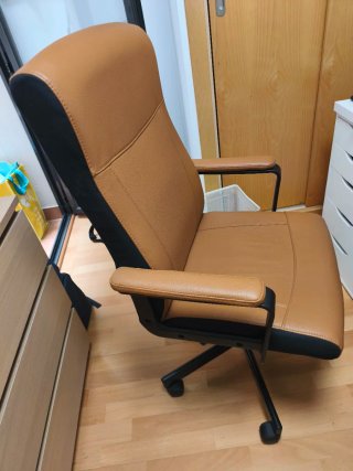 Silla de oficina ergonómica marrón