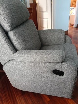 Sofá gris sin usar