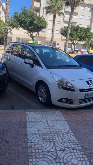 Peugeot 5008 2.0 7 plazas 2012 pantallas traseras