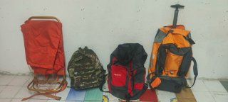Zaini da montagna arancioni e multicolore