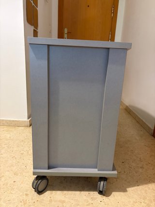 Mesa TV con ruedas y cristal