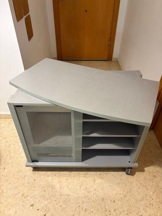 Mesa TV con ruedas y cristal