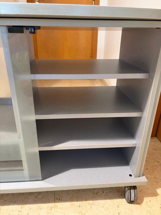 Mesa TV con ruedas y cristal