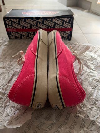 Zapatillas Vans Asher Slip-On, Color Rosa y Blanco