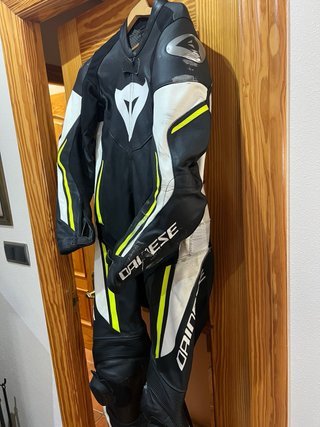Mono Dainese carretera y botas alpinestar