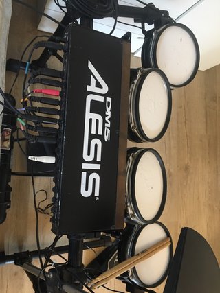 Batería Electrónica Alesis DM5