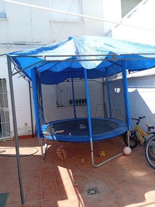 Cama elástica casi nueva