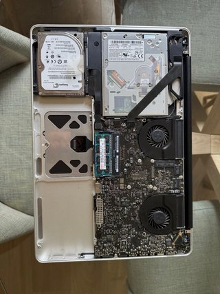 MacBook Pro 15 sin batería. No enciende.