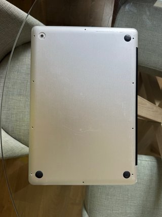 MacBook Pro 15 sin batería. No enciende.