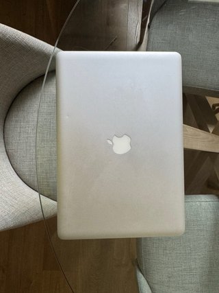 MacBook Pro 15 sin batería. No enciende.