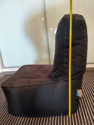 Puf - Silla Bean Bag negro con respaldo alto.