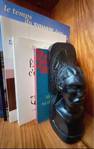 Auténtica pareja de sujetalibros étnica