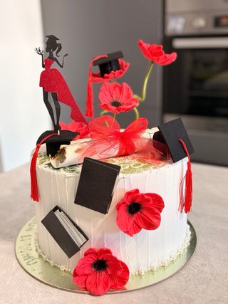 Torta scenografica laurea rossa e nera