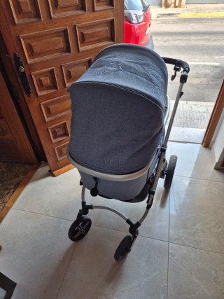 Carro de bebé azul