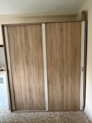 Armario puertas correderas madera y blanco