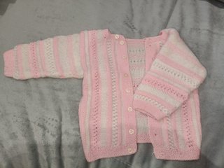 Chaqueta tejida a mano para bebé