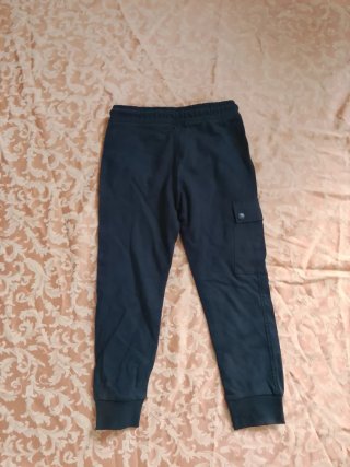 Pantaloni neri con tasche