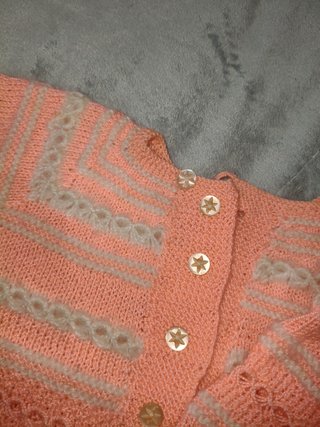Chaqueta bebé tejida a mano