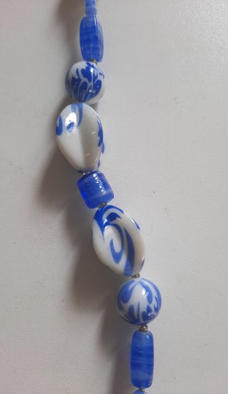 Collana perle blu e bianche