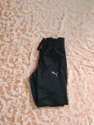Pantaloni Puma neri con logo