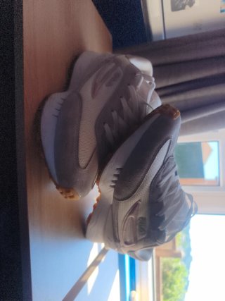 Zapatillas Fila grises y blancas 39.5
