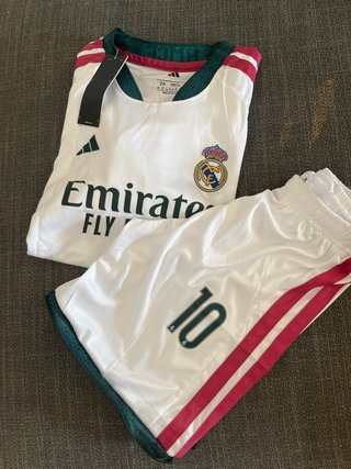 Conjunto Chandal Real Madrid Adidas Talla niño 10
