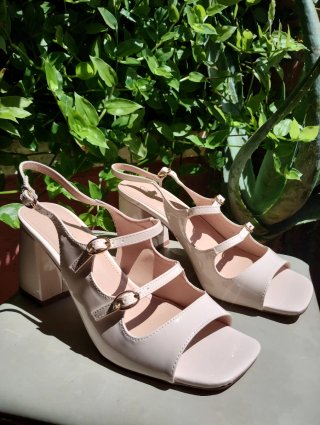 Sandalias Catwalk Beige Tacón Bloque