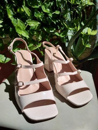 Sandalias Catwalk Beige Tacón Bloque