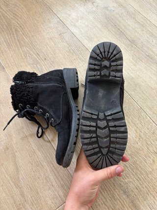 Botas negras con pelo
