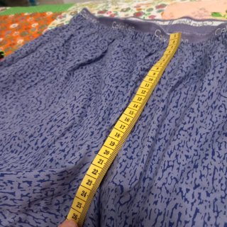 Pantalón azul estampado talla M