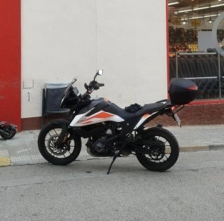KTM Adventure Negra y Naranja