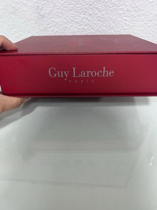 Set Guy Laroche cartera y neceser burdeos