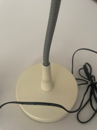 Lámpara de escritorio beige
