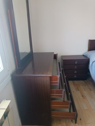 Cómoda con espejo para restaurar