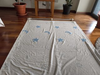 Store con barra azul y blanco