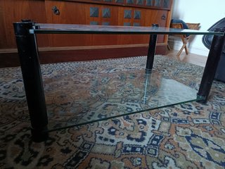 Mesa baja cristal y metal para restaurar