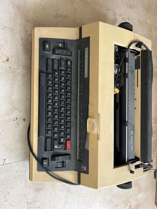 Máquina de escribir Triumph SE 1000 CD