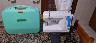 Máquina de coser Donna Mini con maletín