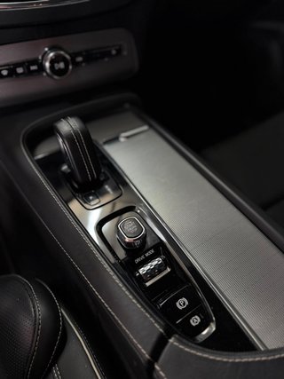 VOLVO XC90 2.0 B5 D AWD RDESIGN AUTO