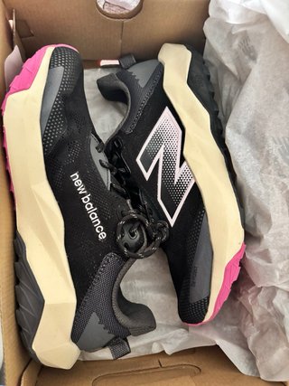Zapatillas New Balance Negras y Rosas