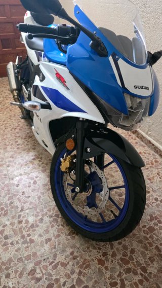 Suzuki GSXR 125 2025 Deportiva Azul/Blanca