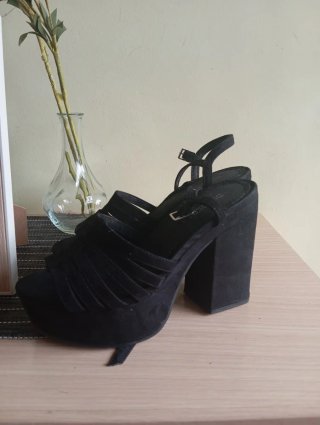 Sandalias tacón plataforma negras